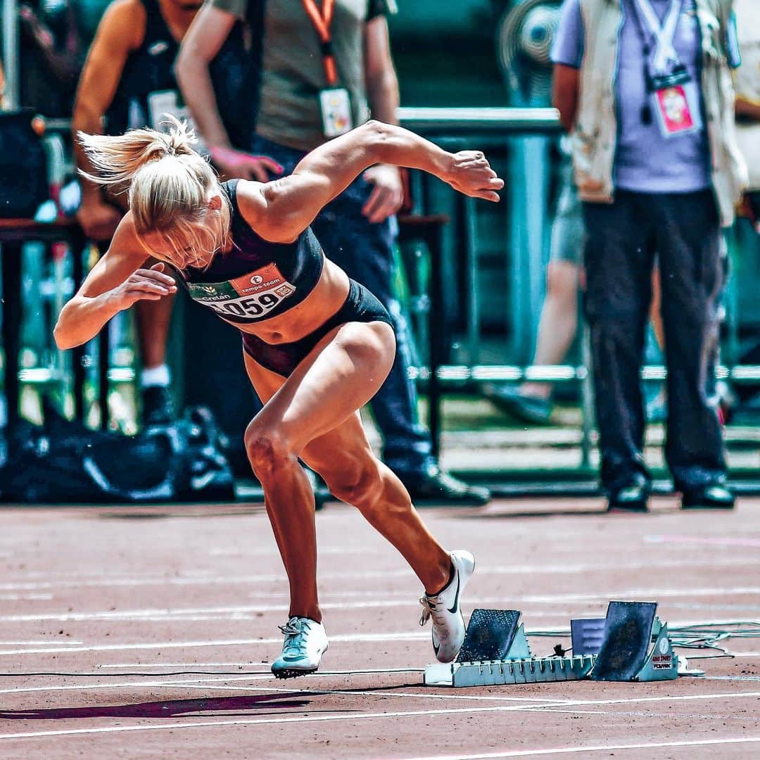 ハンネ・クレスさんのインスタグラム写真 - (ハンネ・クレスInstagram)「It’s time to wake up my speedy legs! 🚀I’ll be running a 200m tonight at the @nachtvdatletiek 🌙!! Are you coming? 📸 Jimmy Cailly #start #200m #speed #sprint #trackandfield #trackgirl #nachtvdatletiek #nightofathletics #heusden #kbcnacht #teamjb」7月20日 18時35分 - hanne.claes