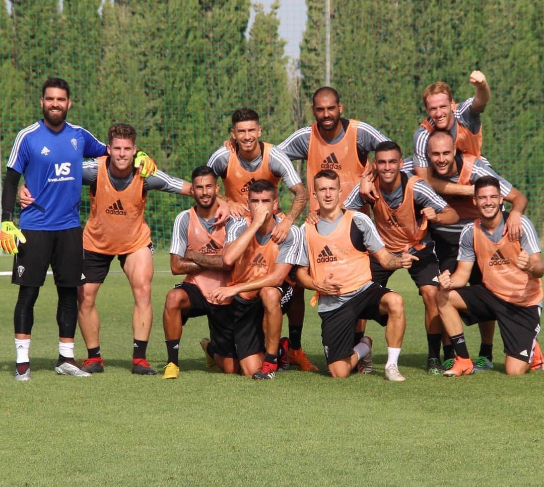 アレハンドロ・フェルナンデス・イグレシアスのインスタグラム：「Winner Team😏🧡」