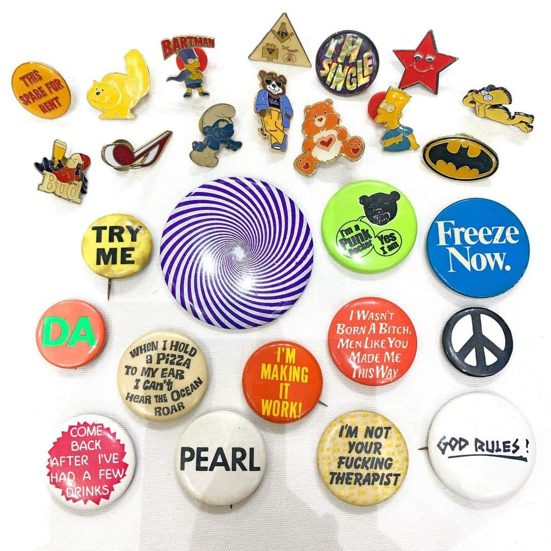 ジャムルさんのインスタグラム写真 - (ジャムルInstagram)「NEW ARRIVAL! vintage pins! . #お問い合わせはお電話で承ります #jammru #osaka  #fashion  #streetstyle  #streetfashion  #vtg  #vintage  #used  #usedclothing  #古着 #古着屋 #ファッション #70s #80s #90s #pins#pinbadge #buttons#pinbackbuttons」7月20日 18時55分 - jammru