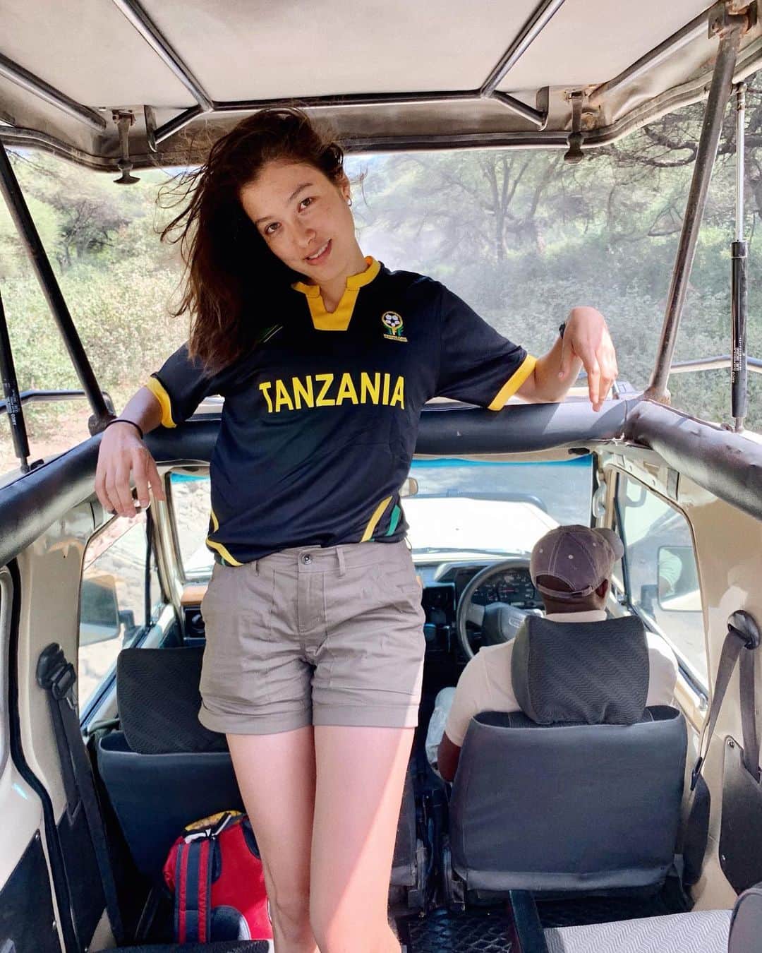 香華（KOuKA）のインスタグラム：「Trying to spot the Masai Giraffe 🦒 #Tanzania #koukatravels」