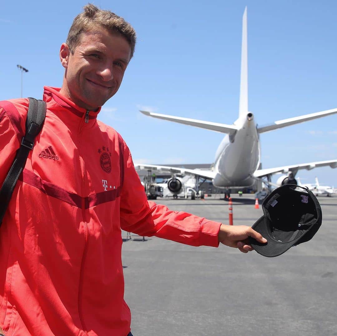 トーマス・ミュラーのインスタグラム：「Let‘s go to Houston 👍🏼 @realmadrid is waiting for an interesting match #summertour #fcbayern #esmuellert #fcbreal #miasanmia #thomasmüller 📸 @alexanderhassenstein」