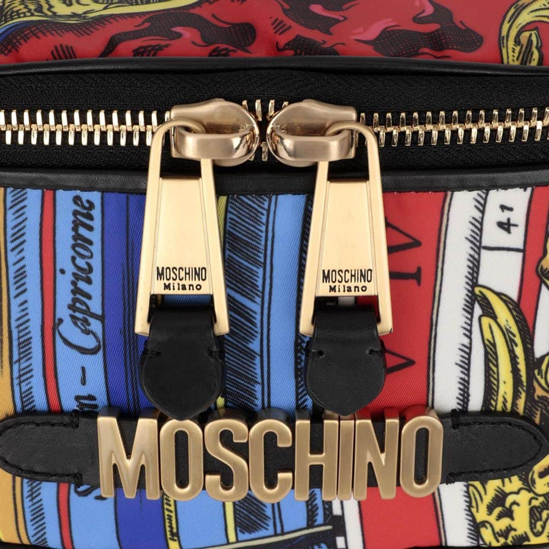 Moschinoさんのインスタグラム写真 - (MoschinoInstagram)「Moschino new Rome Collection bags on Moschino.com and Moschino Shops #moschino @itsjeremyscott」7月20日 19時30分 - moschino