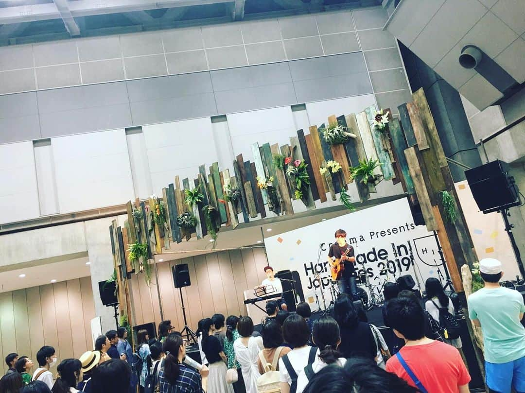 荒井岳史さんのインスタグラム写真 - (荒井岳史Instagram)「#handmadeinjapanfes 楽しく演らせて頂きました〜。 三浦さんとの2人編成も独特のグルーブ感あって良かったと自画自賛してます🙇🏻 ありがとうございました！  #三浦康嗣 #荒井岳史」7月20日 19時35分 - takeshi_arai