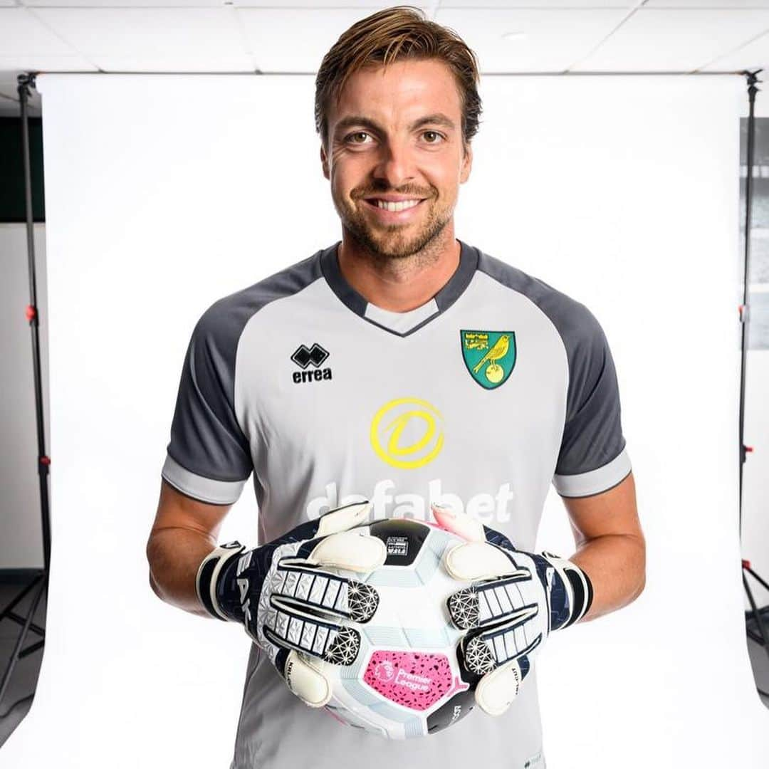 ティム・クルルさんのインスタグラム写真 - (ティム・クルルInstagram)「New away gk kit 2019/2020... 📸🔰 👍🏻👎🏻? #ncfc @norwichcityfc」7月20日 19時45分 - timkrulofficial