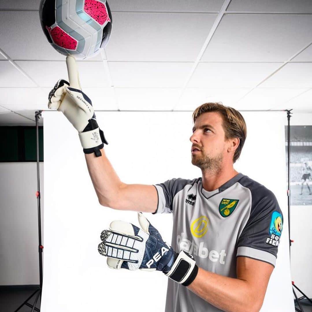 ティム・クルルのインスタグラム：「New away gk kit 2019/2020... 📸🔰 👍🏻👎🏻? #ncfc @norwichcityfc」