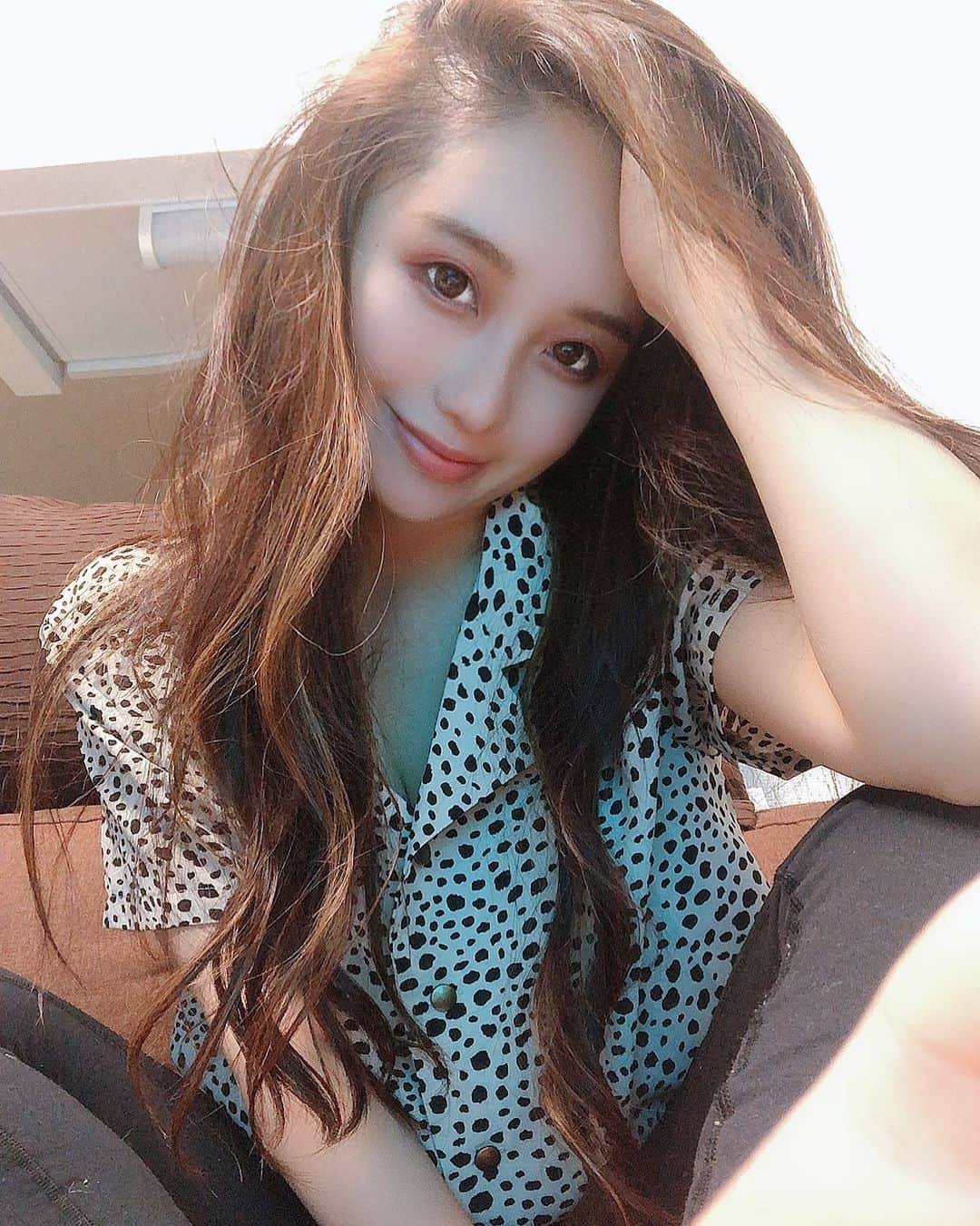 のインスタグラム：「今日9時からの出勤だよ💓 . 昨日1年ぶりかにお買い物した服‪です✨😆ヒョウ柄？？のシャツ！可愛い～♪ . 今志村どうぶつ園の番組みて泣いてます笑😭🐶 . #likeforlikes#followforfollowback#photooftheday#cute#follow4followback#likeforfollow#instagood#❤#いいね返し#巨乳#谷間#酒#smile#飲み会#ススキノ#ホステス#キャバクラ#キャバ嬢#ニュークラブ#フィリア#バルセロナグループ#歌舞伎町#六本木#中洲#錦#栄#北新地#ミナミ」
