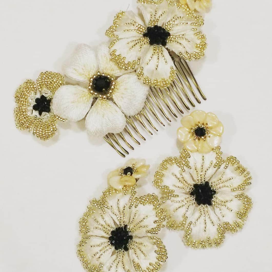 スイスホテルロマンスさんのインスタグラム写真 - (スイスホテルロマンスInstagram)「今人気の、アネモネのお花をモチーフにしたヘッドパーツ&イヤリング。 2枚目の写真のように、サムシングブルーとして取り入れても素敵です。  #swissotel #swissotelnankaiosaka  #スイスホテル#スイスホテル南海大阪 #ウェディング #ウェディングドレス #カラードレス #ドレス試着#ドレス選び #ウェディング小物 #ウェディングアイテム #大人ウェディング #衣裳#衣裳合わせ #ブライダルフェア #花嫁#花嫁準備#プレ花嫁 #プレ花嫁応援 #プレ花嫁さんと繋がりたい #なんば#なんば駅#難波 #大阪難波#南海なんば」7月20日 20時02分 - swissotel_wedding