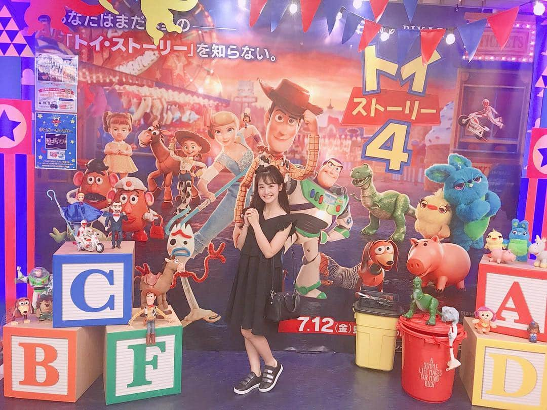 中川梨花さんのインスタグラム写真 - (中川梨花Instagram)「新作が出る度に映画館に行くほど大ファンなトイ・ストーリー🤖🎶なんと今回は、公開初日にイクスピアリのシアターで観てきました🎬映画館でこんなに声を出して笑ったのも、涙が溢れ出たのも久々。感情のリミッターが外れるくらい本当に素晴らしいお話しでした🙏🏻✨ウッディたちの決断とか、個人的には凄く大人の心に響くメッセージが4には込められているなぁと感じました😊✨ . . . . #トイストーリー4」7月20日 20時03分 - rikanakagawa_official