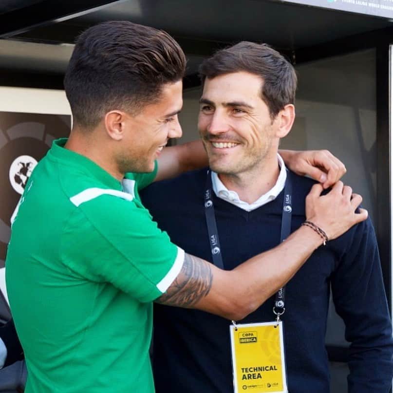 マルク・バルトラのインスタグラム：「Porque los momentos duros nos hacen más fuertes y mejores personas. Una alegría volver a verte amigo. @ikercasillas 🙌🏼🙌🏼 #LaLigaWorld #Portugal」