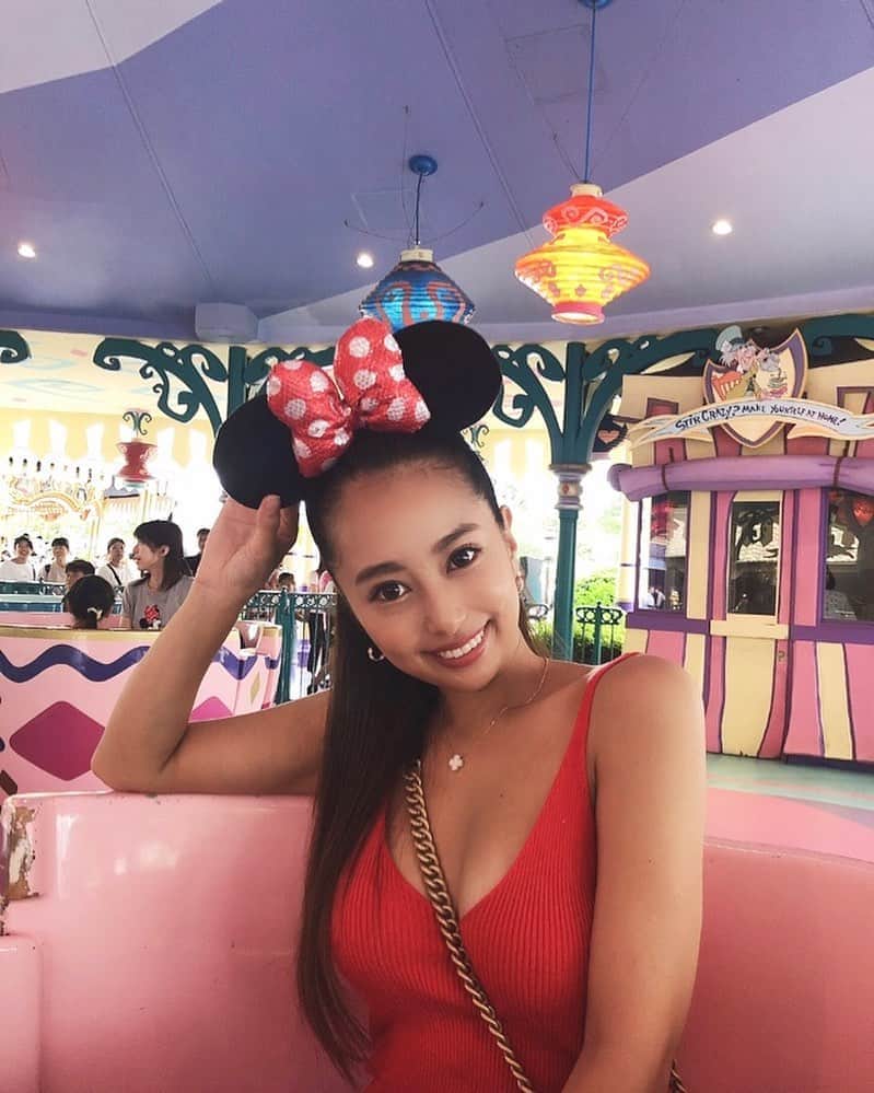 のインスタグラム：「ミニーちゃん意識。一応🤫 全力コーヒーカップ☕️ .  #disneyland#Disney#tokyodisneyland #TDL#ディズニー#ディズニーランド#東京ディズニーランド#コーヒーカップ#ミニーちゃんコーデ #ミニーちゃん」