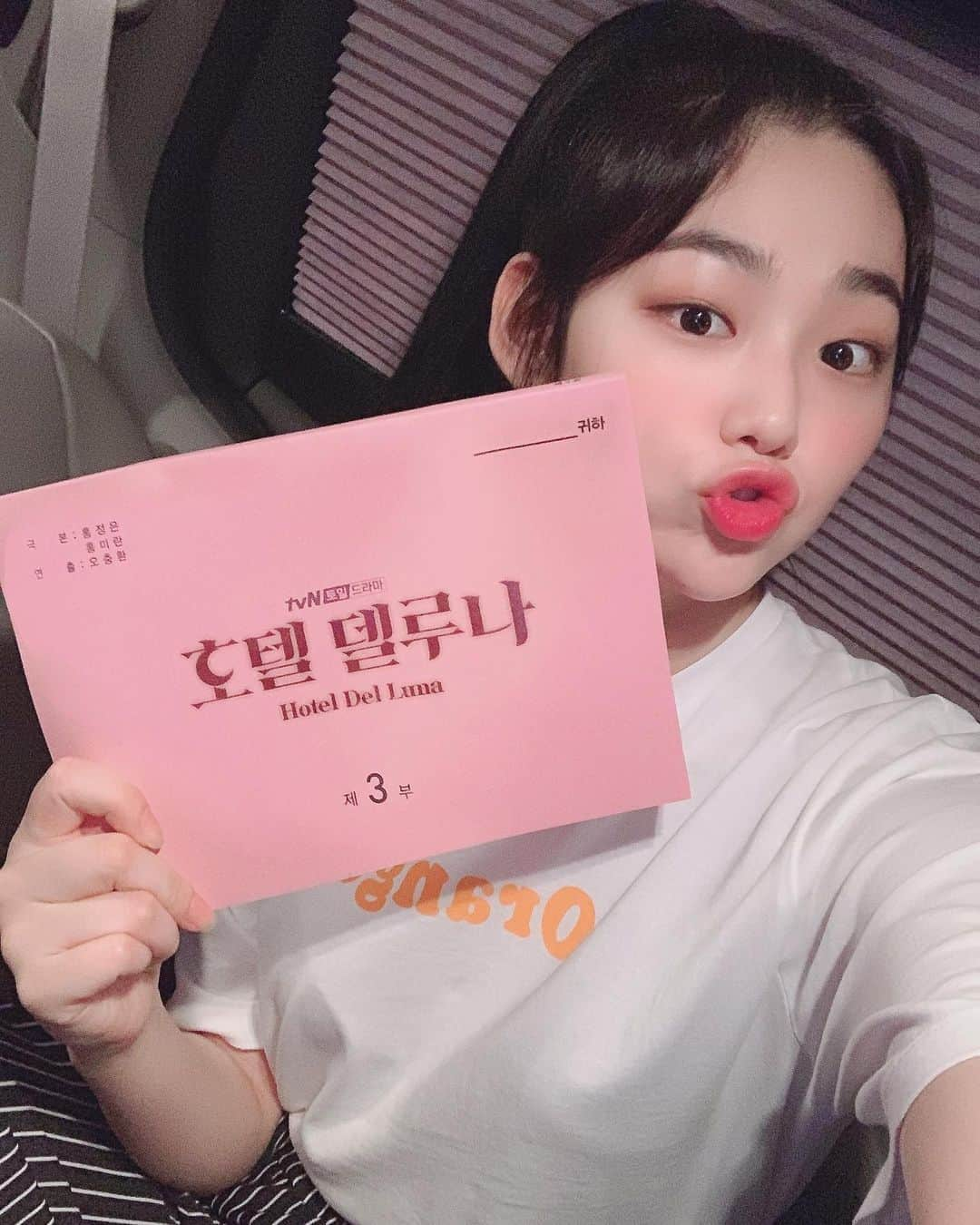 Jellyfish Entertainmentさんのインスタグラム写真 - (Jellyfish EntertainmentInstagram)「#강미나 드디어 호텔 델루나🗝 체크인하는 날 다들 준비되셨죠? . #유나 캐릭터 싱크로율 19991204% 귀요미 ✨ 미나가 기다리는  호텔 델루나에서 우리 함께 만나요❤️ . #미나 #MINA #tvN #드라마 #호텔델루나 #김유나 #귀신호텔 #체크인 👻 #구구단 #gugudan」7月20日 20時01分 - jellyfish_stagram