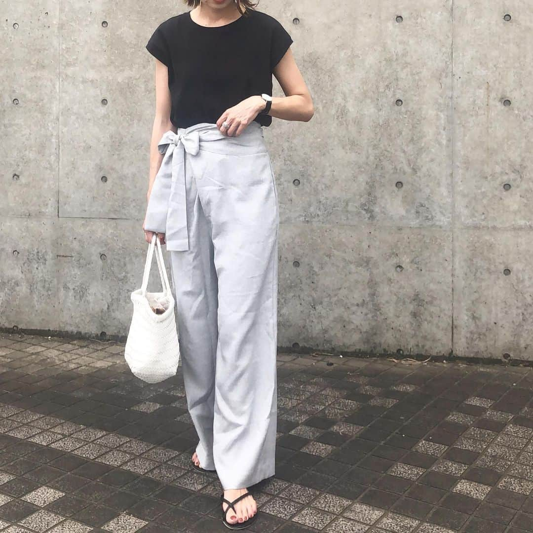 mmk__56さんのインスタグラム写真 - (mmk__56Instagram)「2019.7.20 . . 1枚は欲しかった#ラップワイドパンツ 👖 麻見えする素材はサラッとしていて涼しい〜🎐 グレーのMサイズを履いてます。 . パンツ… @urs_official . #ママコーデ#ママファッション#今日の服#今日のコーデ#着回しコーデ#プチプラコーデ#シンプルコーデ#ロカリ#大人カジュアル#locari#ootd_kob#mamagirl#mamagirl_sugotoku#urs_styling#urs_official#ユアーズ#夏服コーデ#リネンパンツ」7月20日 20時05分 - mmk__56