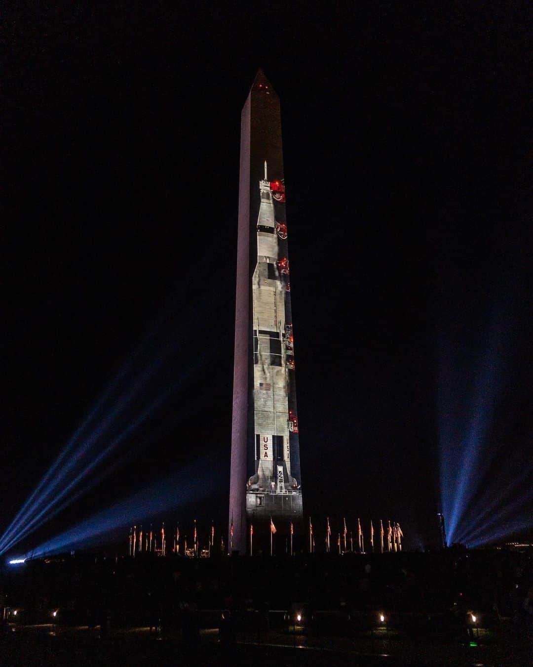 Discoveryさんのインスタグラム写真 - (DiscoveryInstagram)「"What an amazing sight to see a projection of the Apollo 11 Saturn V rocket projected onto the Washington Monument! When we heard of the event, a group of friends and I planned to meet at The National Mall to take in the sight on the last day Smithsonian was going to project it. We just sat on the grass in front of the Washington Monument and took in the amazing feat as onlookers strolled by to snap photos and enjoy the sight for themselves. I have lived in the area of over 13 years and have never seen anything like this. I can tell others felt the same way." 📸 + caption by Patrick Pho (@dmbosstone) . . . . #photography #photooftheday #explore #naturephotography #nature #potd #travelIG #wow #natureIG #explore #travelgram #wildlifeIG #moonday #apollo13 #washingtonmonument」7月20日 20時25分 - discovery