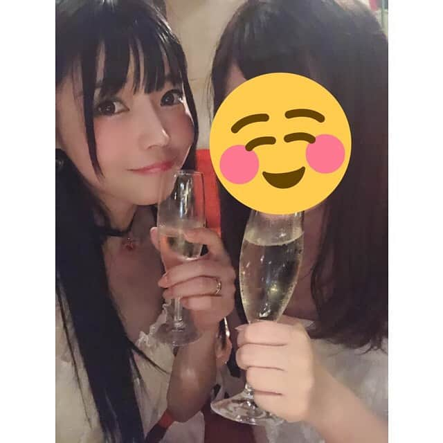 みねりお(旧：柴咲 凛)さんのインスタグラム写真 - (みねりお(旧：柴咲 凛)Instagram)「サプライズbirthdayしてもらた🥳❣️💗💗💗 #サプライズ #サプライズバースデー #誕生日会 #肉食女子部 #仲良し #焼肉 #みねりお #みねパイ #峰不二子 #リアル峰不二子 #撮影会 #グラビア #グラビアアイドル #グラドル自画撮り部 #インスタグラビア #カメラ #ポートレート #わっしょい ⁦‪#Jカップ‬⁩ ⁦#わがままボディ‬ #おっぱい #巨乳 #sexy #筋肉女子 #筋トレ女子 #柔軟 #猫好き #ポールダンス #ポールダンス女子 #１ミリでもいいなと思ったらいいね」7月20日 20時26分 - mine_rio