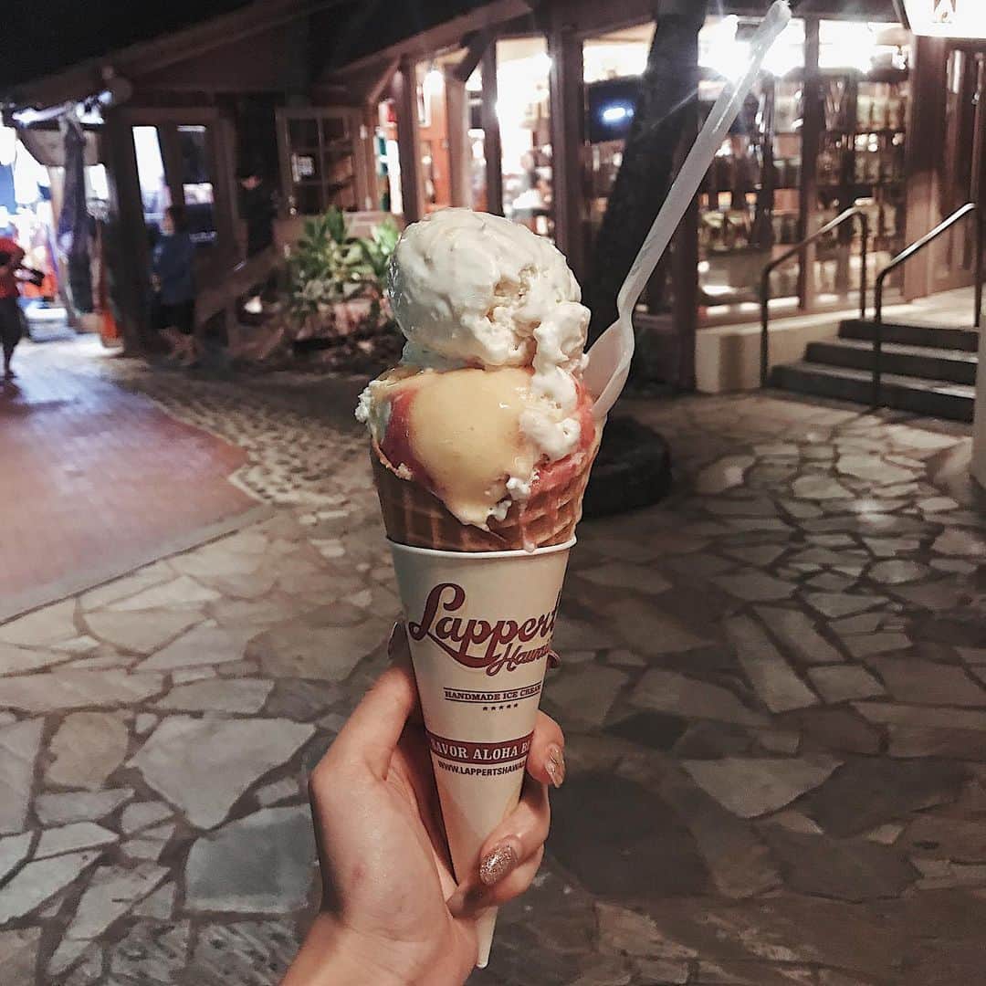 のインスタグラム：「めちゃ並んで食べたけど美味しすぎた🍨 _ _ _ #michika_trip #旅行 #海外旅行 #ハワイ #ハワイ旅行 #hawaii #하와이 #하와이여행 #tabippo #tabijo #女子旅 #여행스타그램 #여행에미치다 #ワイキキ #タビジョ #ホノルル #ハワイカフェ #hawaiifood #ジェラート #tabijo_cafe」