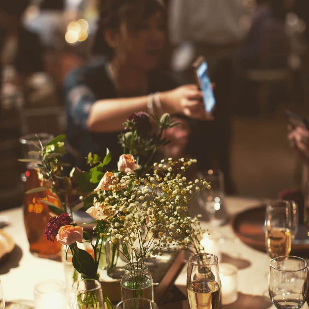 The Sally Garden（ザ サリィガーデン）さんのインスタグラム写真 - (The Sally Garden（ザ サリィガーデン）Instagram)「. . . . . . パーティー会場オープンと共に、ゲストに好きなお花をお持ち頂いてそのままテーブルにコーディネートして頂くエスコートフラワー💐✨ . . . . . . . #フラワーコーディネート #エスコートフラワー . . . . . -----おすすめフェア情報----- 【7月21日(日)★人気No.1フェア】 ガーデン×貸切邸宅×絶品試食×最新トレンド紹介 ------------------------------ 今回はなんと 無料試食に加え、 「何から始めればいいかわからない」 そんな二人に、経験豊富なスタッフが 海外のトレンドやサリィガーデンの結婚式を実例でご紹介します！ . . きっと“ふたりらしさのヒント”が見つかるフェアです♩ . 詳しくはプロフィールのHPから!! ------------------------------ . 公式ホームページは @the_sally_garden のURLから✴︎ ☞http://sally-garden.jp/ ． ・。*・。*・。*・。*・。*・。*・。*・。*・ . @the_sally_garden をフォローして 『#ザサリィガーデン』をつけて お写真を投稿してみてください＊⑅。 こちらの公式IGで写真がリグラムされるかも♩ . ・。*・。*・。*・。*・。*・。*・。*・。*・ #ザサリィガーデン  #gardenwedding #wedding #bridal #花嫁diy  #結婚式diy #⽇本中のプレ花嫁さんと繋がりたい  #花嫁さんと繋がりたい #結婚式準備中 #花嫁準備  #卒花嫁レポ#オリジナルウェディング  #ウエディングアイテム #ゼクシィ #marry花嫁  #ウェディングニュース #ウェディングレポ #ハナレポ #栃⽊ #群⾺ #プレ花嫁 #結婚式 #卒花しました #2019年夏婚 #2019年秋婚 #2019wedding」7月20日 20時32分 - the_sally_garden