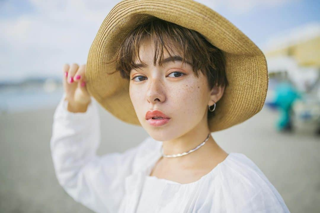 金子真由美さんのインスタグラム写真 - (金子真由美Instagram)「* short hair 💛 * 🌻summer style 🌴🐠 * hair make @kanekomayumi12  photo @fukudahitomi610  model @iammana15 * #かねこアレンジ #ショートヘア #ショートヘア女子 #麦わら帽子 #麦わら帽子アレンジ #夏メイク #ショートボブ #ショートカット #ショート女子 #ショートスタイル」7月20日 20時34分 - kanekomayumi12