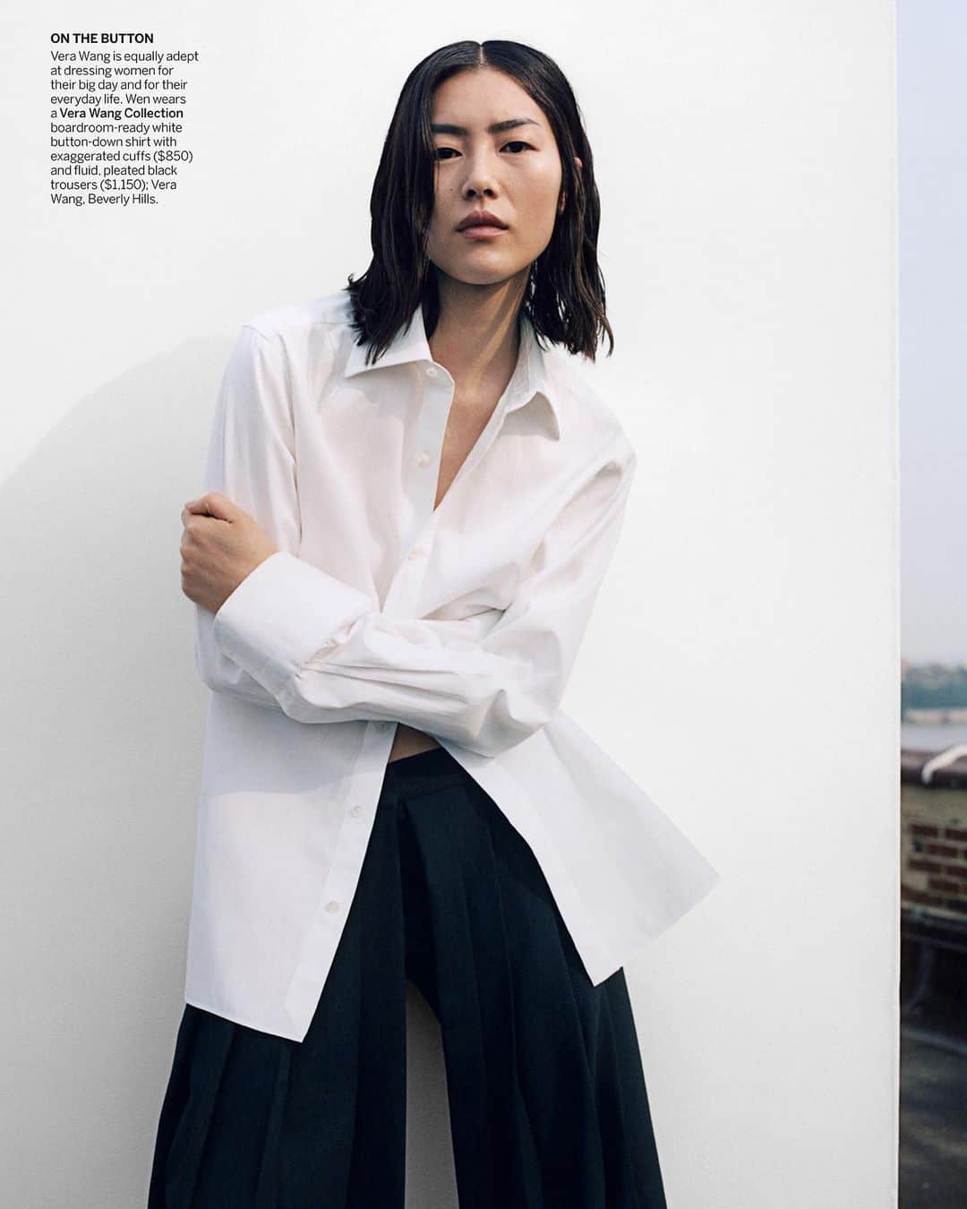 リウ・ウェンさんのインスタグラム写真 - (リウ・ウェンInstagram)「I am honored to be part of @voguemagazine’s tribute to female fashion designers in its August issue. Female designers, female stylist, female photographer, female models...together and through a minimalist setting, we can deliver many different female creative points-of-view. This is our industry of fashion, where we can always express ourselves in so many different ways and attitudes! 🧥 #camillanickerson 📸 @zoeghertner 💄 @hannah_murray1 💇🏻‍♀️ @jamespecis  很荣幸能参与此次以女性为主题的Vogue拍摄。女性设计师，女性编辑和女性摄影师，女性模特用最简单质朴的态度传递不同女性对服装的态度。Fashion就是需要这样用不同方式，不同形态来表达。」7月20日 20時48分 - liuwenlw