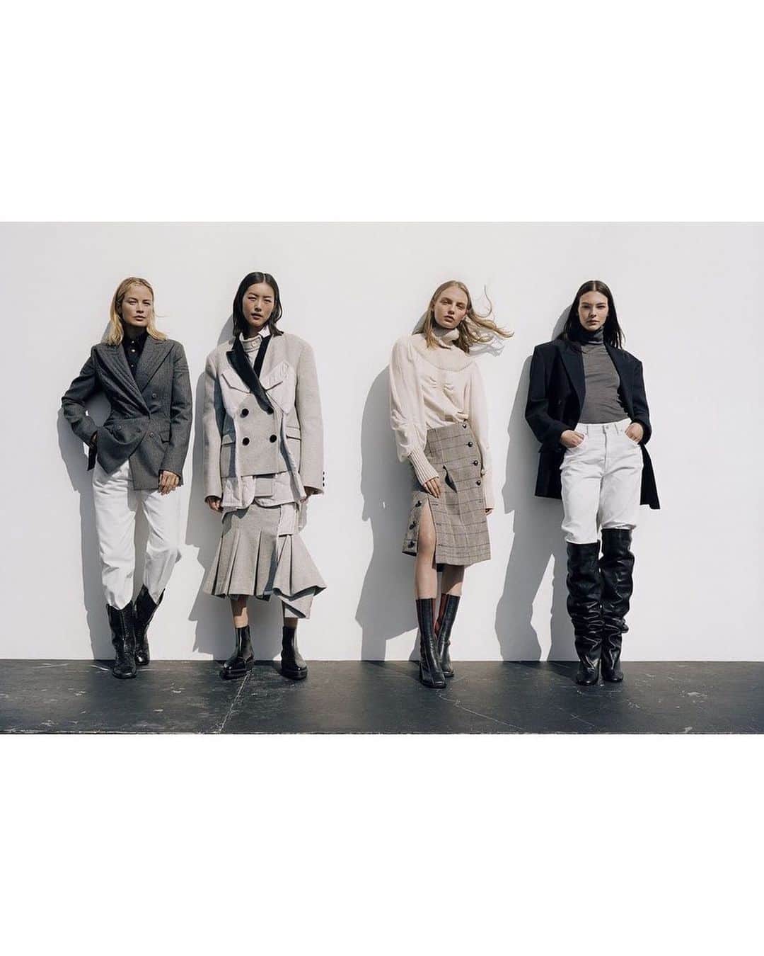 リウ・ウェンさんのインスタグラム写真 - (リウ・ウェンInstagram)「I am honored to be part of @voguemagazine’s tribute to female fashion designers in its August issue. Female designers, female stylist, female photographer, female models...together and through a minimalist setting, we can deliver many different female creative points-of-view. This is our industry of fashion, where we can always express ourselves in so many different ways and attitudes! 🧥 #camillanickerson 📸 @zoeghertner 💄 @hannah_murray1 💇🏻‍♀️ @jamespecis  很荣幸能参与此次以女性为主题的Vogue拍摄。女性设计师，女性编辑和女性摄影师，女性模特用最简单质朴的态度传递不同女性对服装的态度。Fashion就是需要这样用不同方式，不同形态来表达。」7月20日 20時48分 - liuwenlw