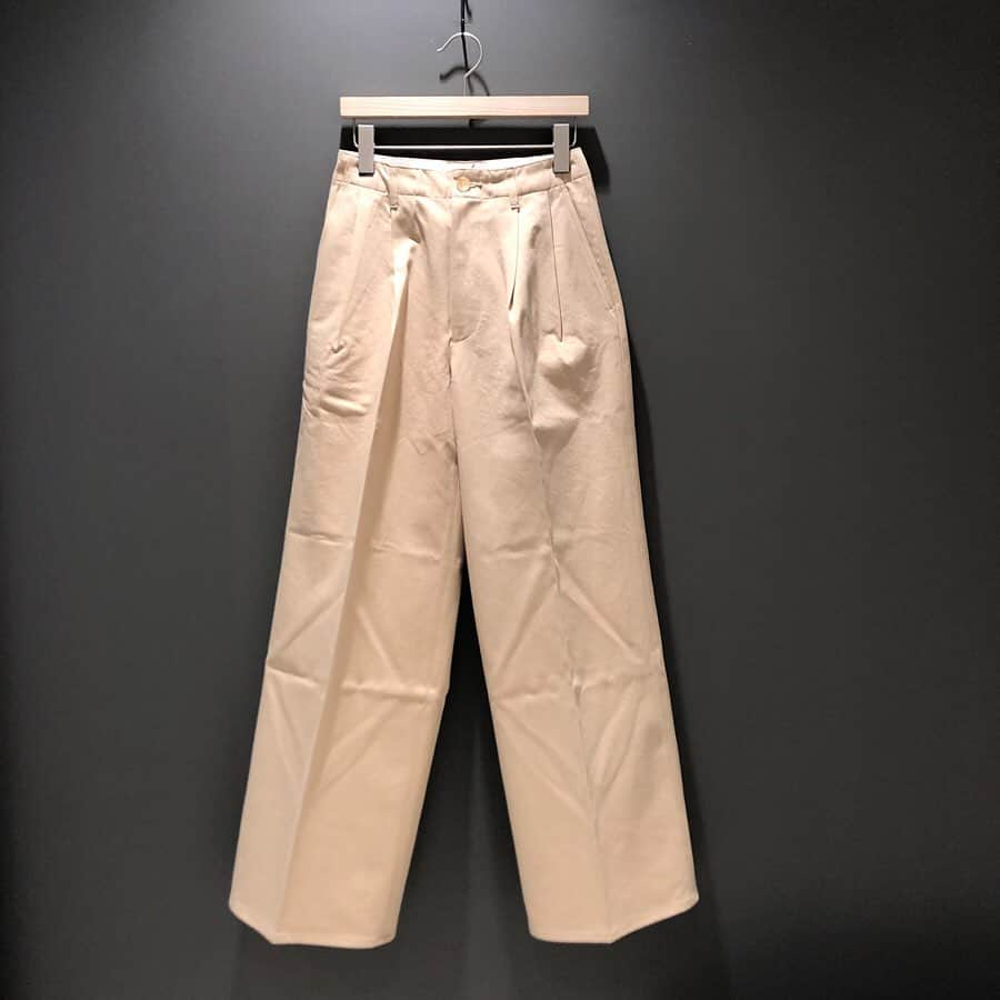 BEAMS JAPANさんのインスタグラム写真 - (BEAMS JAPANInstagram)「＜AURALEE＞ Womens WASHED FINX CHINO WIDE TUCK PANTS BEAMS JAPAN 3F @beams_japan #auralee #beams #beamsboy #beamsjapan #beamsjapan3rd Instagram for New Arrivals Blog for Recommended Items #japan #tokyo #shinjuku #fashion #mensfashion #womensfashion #日本 #東京 #新宿 #ファッション#メンズファッション #ウィメンズファッション #ビームス #ビームスジャパン」7月20日 20時45分 - beams_japan