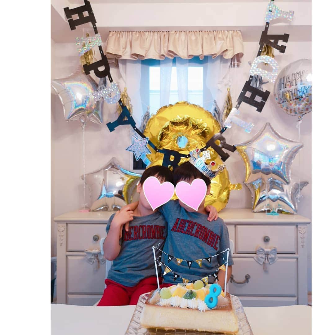 中島彩さんのインスタグラム写真 - (中島彩Instagram)「長男8歳のバースデー❤️ 家族でお祝いしました🎂💕 小さかった小さかった息子がもう8歳... 優しくてあたたかくて、好奇心旺盛で頼りになる息子✨ どんなときだって見守っているからね、どんなときもずっとずっと味方だよ❤️と 伝えて息子が好きなギューをたくさんしました❤️ ケーキは長男のおっきなプリン食べたいのリクエストで、@macaron_de_okiyo さんにオーダー❤️ バースデーディナーリクエストはまさかのなめこの味噌汁、炊きたての白いごはん、オクラのせ豆腐...渋好みすぎる... あまりにも映えない普段の食事をリクエストされました😝それもまた長男らしい❤️ #誕生日　#誕生日ケーキ #誕生日ごはん  #長男　#8歳　#おっきなプリン　#男の子ママ」7月20日 20時54分 - aya.n.aya
