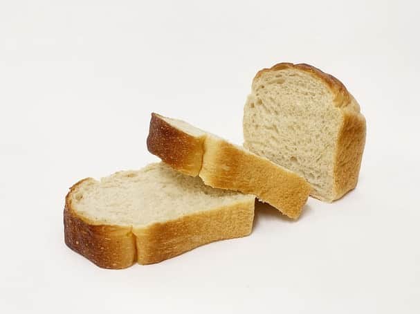 Fashion Headlineさんのインスタグラム写真 - (Fashion HeadlineInstagram)「【今週のパン】 「ブリコラージュブレッド アンド カンパニー(bricolage bread & co.)」 ・ ・ 有名3店がコラボし誕生した、東京・六本木のベーカリーカフェ。 店舗では、パンの販売をはじめ、料理やコーヒーなども提供され、その美味しさからオープン以来話題のお店。  詳しくは @fashionheadlinejpnのサイトよりチェック! ・ ・ #今週のパン #パン #ブリコラージュブレッドアンドカンパニー #bricolagebreadandco #六本木 #食パン #パンオショコラ #伊勢丹 #カフェ #レストラン」7月20日 20時55分 - fashionheadlinejpn