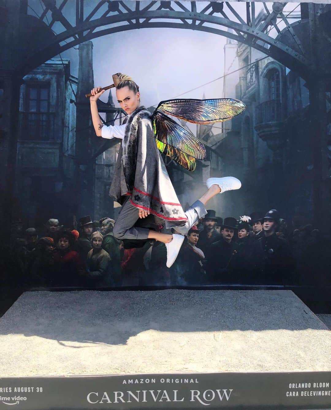 カーラ・デルヴィーニュのインスタグラム：「We fly high, no lie.... Come find your wings at the #SDCC2019 Amazon activation.」