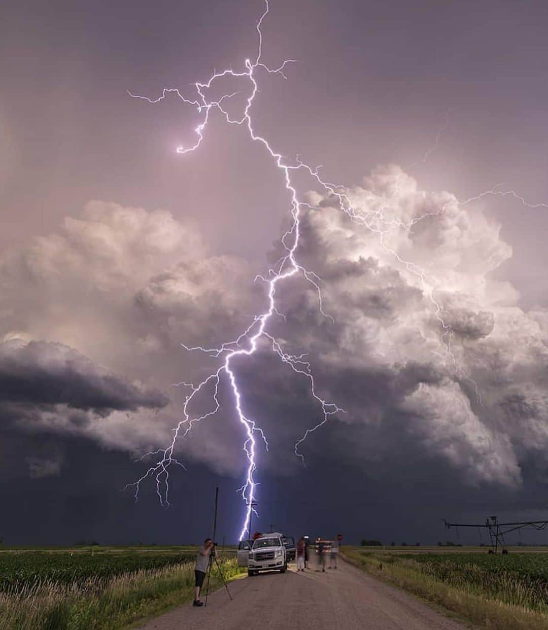 Awesome Wonderful Natureさんのインスタグラム写真 - (Awesome Wonderful NatureInstagram)「Mammatus Lightning Photos by @john_finney_photography  #fantastic_earth」7月21日 6時40分 - fantastic_earth