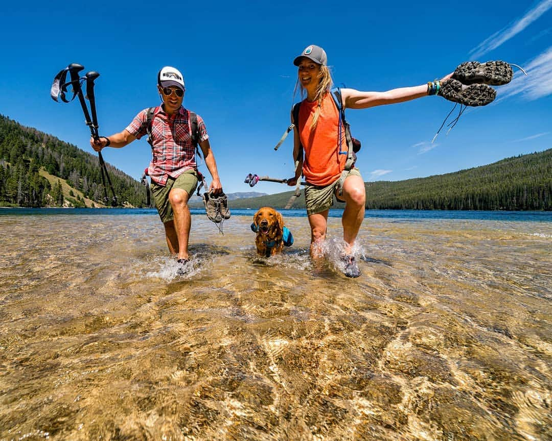 オボズさんのインスタグラム写真 - (オボズInstagram)「@stephen_matera photographer here continuing the takeover for Oboz this weekend. This is from a shoot we did in the Sawtooths in Idaho last July. We were day hiking into a location above Redfish Lake. One of the shoes we were shooting were the Campsters, which are great in the water. You can catch a boat ride to the South end of Redfish Lake to save a little time and cut off a few miles of hiking. There is a dock for getting off, but what better way to show the Campsters in the water than hiking onto shore while wearing them? The trick was getting the models to raise their feet enough to get them out of the water so they could be seen in the photo. Plus whenever you have a dog in a photo, they tend to run ahead and sniff the camera! 😜 This was sweet location, with the added bonus that it was right at the inlet of Redfish Lake Creek, which created an amazing flow of clear water right into the lake where we were shooting. Thanks and I'll be responding to any comments and questions, so have at it! #truetothetrail #leadtheway #photography #hiking #sawtoothmountains #photoshoot #wilderness」7月21日 7時00分 - obozfootwear