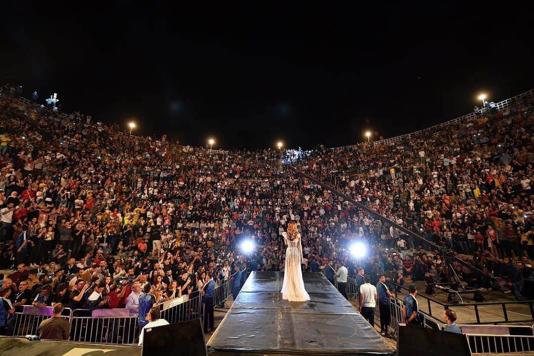 ナンシー・アジュラムさんのインスタグラム写真 - (ナンシー・アジュラムInstagram)「❤️ #جرش #نانسي_في_جرش #Jarash2019 #Jarash #Jordan」7月21日 7時39分 - nancyajram