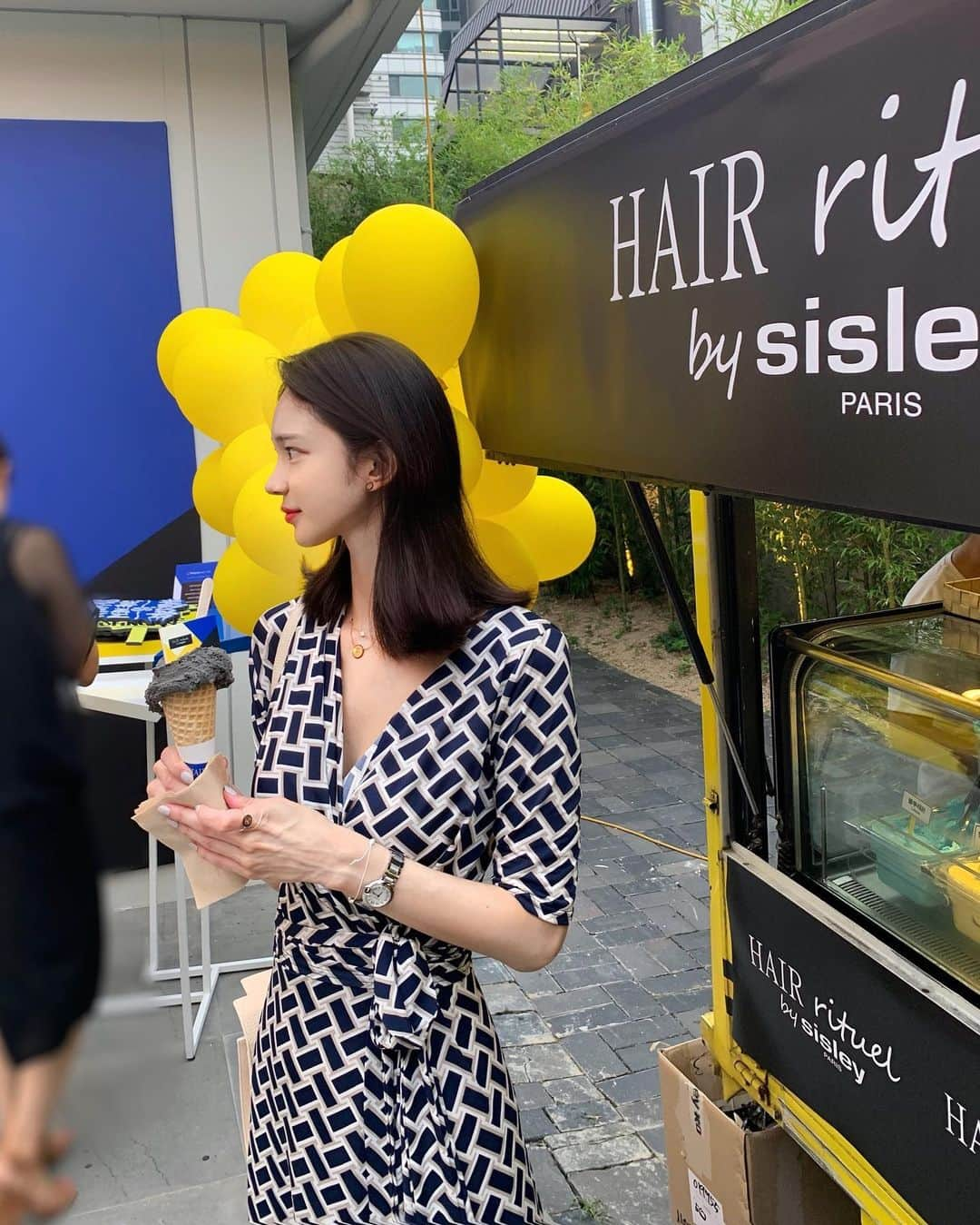 キム・ミニさんのインスタグラム写真 - (キム・ミニInstagram)「#Sisleypariskorea  #Sisley  예뻤던 곳 💙💛」7月20日 22時44分 - mimiwor