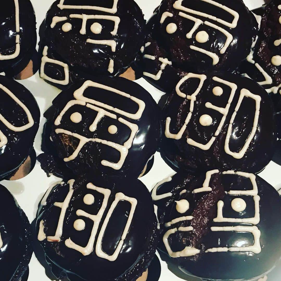 ジム・アドキンスのインスタグラム：「Thanks! @930club」