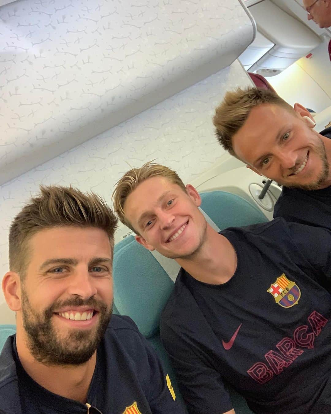 FCバルセロナさんのインスタグラム写真 - (FCバルセロナInstagram)「🇯🇵✈️ Off to Japan! #RakutenCup」7月20日 23時06分 - fcbarcelona