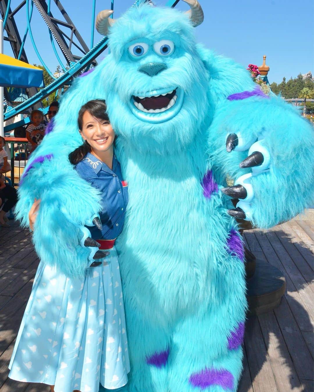 矢部あやのインスタグラム：「201809 3day サリー！！ またの名を、ジェームズ・P・サリバン。 ・ #disneycaliforniaadventure #DCA #DCA2018 #pixarpier  #monstersinc #charactergreeting」