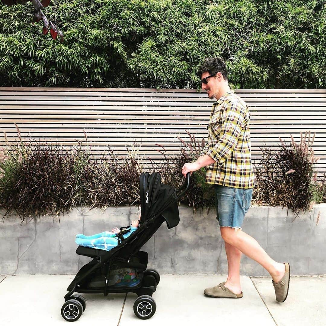 nunaさんのインスタグラム写真 - (nunaInstagram)「Saturdays are for the boys ... @ericbalfour and his son are looking effortlessly cool with their Nuna wheels.  PC: @ericbalfour *PEPP™ next shown in Caviar  https://www.nunababy.com/pepp-next  #Nuna #Nuna_US #NunaPEPPnext  #stroller #travelstroller #dadlife #babygear #babyequipment #saturdaysarefortheboys #saturdaystrolls #celebrity」7月20日 23時00分 - nuna_usa