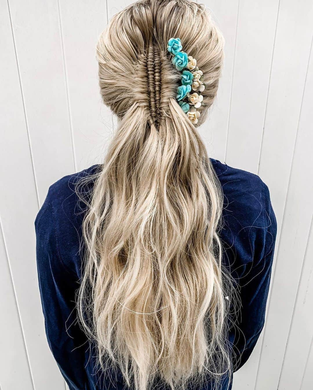 Sam Villaさんのインスタグラム写真 - (Sam VillaInstagram)「When they said #diamonds are a girl's #bestfriend - we think they really meant #diamondbraids . ⠀ ⠀ Be inspired by the #artists around you. @hair.and.nina created this look after being inspired by a #hairtutorial by @another_braid . Allow other artists to help you elevate your #craft. ⠀ ⠀ Where do you draw inspiration?」7月20日 23時02分 - samvillahair