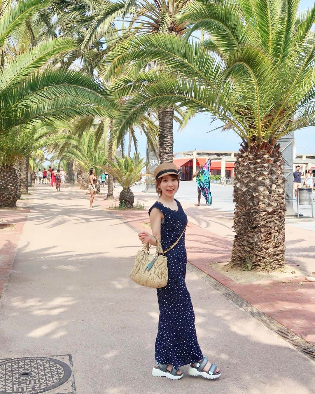 島川未有さんのインスタグラム写真 - (島川未有Instagram)「バルセロナで地中海を感じることができるリゾート地。 バルセロネータ。  スペイン旅行#スペイン#バルセロナ#バルセロナ旅行#バルセロナ観光#バルセロナ旅行記#スペイン観光#旅好き#旅好きな人と繋がりたい#旅好き女子#海外旅行#海外好きな人と繋がりたい#海外旅行好きな人と繋がりたい#旅コーデ#spain#spaintravel#spain🇪🇸#spain_vacations#spaintourism#barcelona#barcelona🇪🇸#バルセロネータ#barceloneta#barcelonetabeach」7月20日 23時15分 - miyu_shimakawa