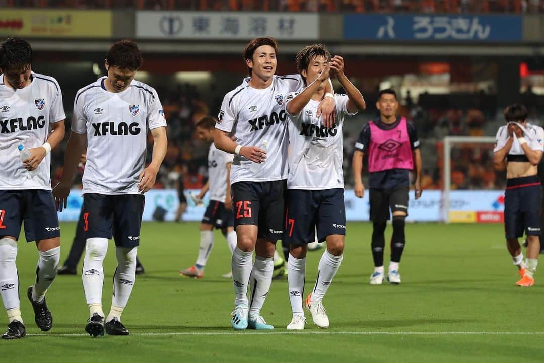 小川諒也のインスタグラム：「勝利！ アウェーまで応援ありがとうございました。 たまくんおかえり！ またここから1試合1試合大事に戦っていきましょ！ #fctokyo #小川諒也」