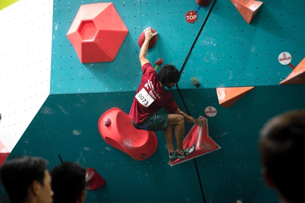 ハキム・カスバンのインスタグラム：「⁣ Singapore National Team Trials (Boulder)⁣⁣ ⁣ I am honestly surprised at how I performed today, being the only participant to top out all six boulders.⁣⁣ It feels great - coming back to competitions and performing beyond my expectations.⁣⁣ ⁣ I have a lot of respect for the other competitors, having seen them perform regularly in competitions and in the gyms but my takeaway today is that the competition is truly between me and the routes.⁣⁣ ⁣ Swipe to see some of the boulders from the trials.⁣ ⁣ 📷/📹 @berizified⁣ @heavy.japan⁣ ⁣ #climbing #bouldering #indoorclimbing #climbinggym #sportclimbing #liveclimbrepeat #fortheclimb #climbinglife #climbing_is_my_passion #heavyjapan #tokyopowder #training #sports #athlete #singapore #climbing_worldwide #sgclimbers #passion #sgfitness」