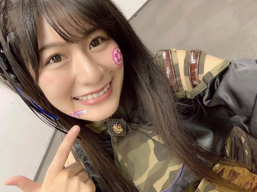 猪狩ともかさんのインスタグラム写真 - (猪狩ともかInstagram)「⭐️⭐️ . . イベントでご一緒した、 ラグビーワールドカップ元日本代表の廣瀬俊朗さん。 ウィルチェアーラグビー日本代表の池崎大輔選手。 . 顔にI♡RUGBYのシール貼ったよ🌸 これからも一緒に盛り上げていきたいです！ . . . #サマーコンファレンス2019 #SDGs #SDGsPARK  #廣瀬俊朗 さん #ラグビーワールドカップ #30年間のラグビーを抜かす2日間のドラマ #世間の認知 #もはや俳優さん #笑 #池崎大輔 選手 #ウィルチェアーラグビー  #仮面女子 #猪狩ともか #ありがとうございました😊」7月20日 23時25分 - igari_tomoka
