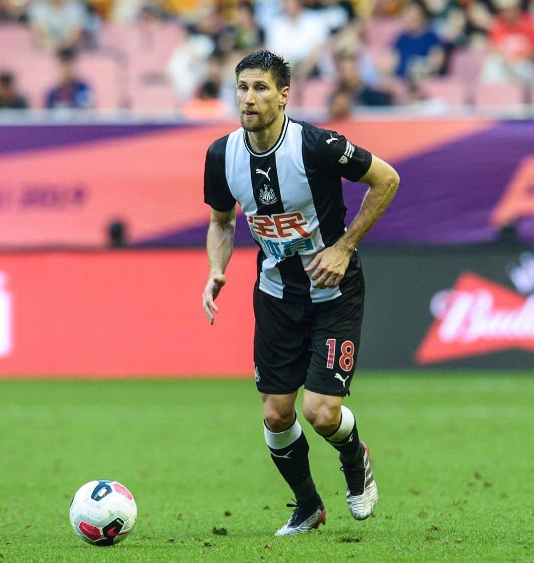 フェデリコ・フェルナンデスのインスタグラム：「#premierleagueasiatrophy #newcastle 🇨🇳」