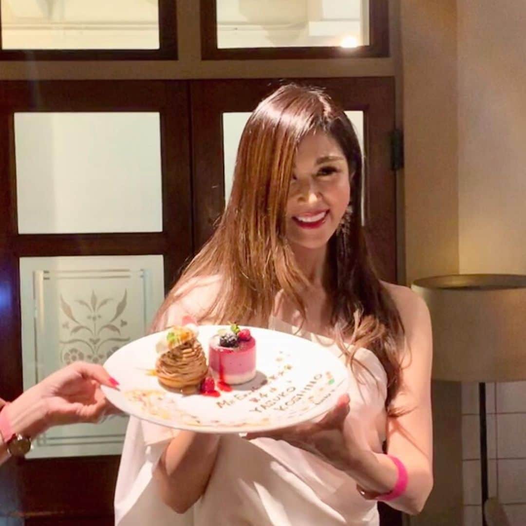 のインスタグラム：「昨日は中之島コレクションにお誘い頂き行ってきました。アースメンバーが世界大会のお祝いの乾杯🥂をしてくれて、ひとみちゃんにも世界大会4位のご紹介もして頂き素敵な時間を過ごす事が出来ました✨ @nakanosima_collection」