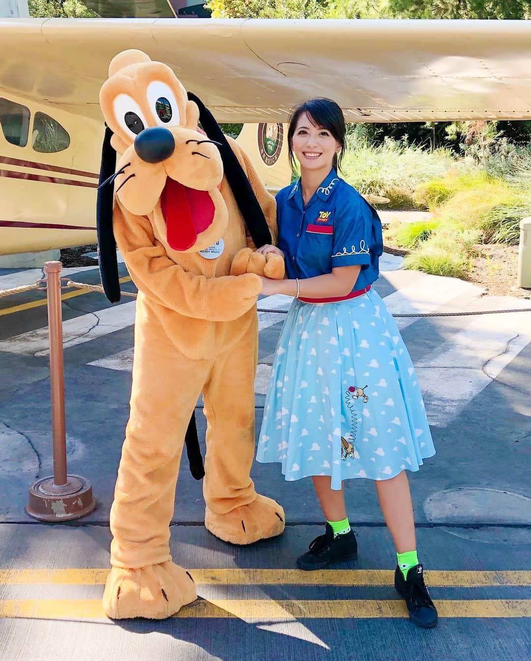 矢部あやのインスタグラム：「201809 3day めっちゃ遊んでくれるプルートだった！ ・ #disneycaliforniaadventure #DCA #DCA2018 #pixarpier #plute」