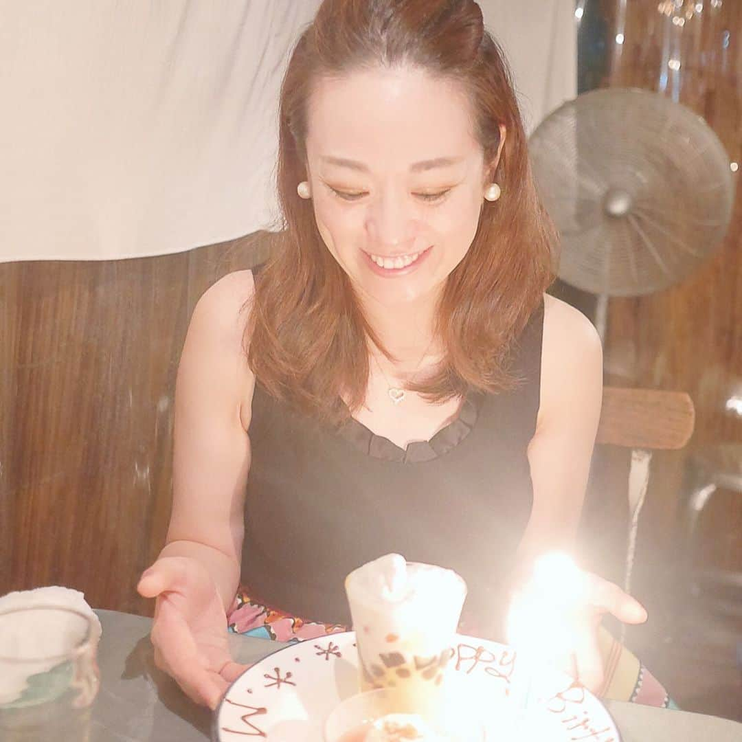 木本泉さんのインスタグラム写真 - (木本泉Instagram)「-﻿﻿ @mio_omodaka お誕生日おめでとう🎂﻿﻿ ﻿﻿ 2人でベトナム料理を食べに"ヨヨナム"🇻🇳﻿﻿ 美味しいと評判のメニューは、ランチで完売してなかったなので、また次回にリベンジ。﻿ ﻿ ﻿﻿ お誕生日なのに、お土産〜とエクレアのお土産をくれる美緒ちゃん💓﻿﻿ いつも、ありがとう😊﻿﻿ ﻿﻿ 気付いたら美緒ちゃんとも出会って10年以上😱﻿﻿ 時が経つのは早い💨﻿﻿ ﻿﻿ #お誕生日おめでとう#ベトナム料理#代々木公園#ヨヨナム#yoyonam」7月20日 23時38分 - izumikimoto