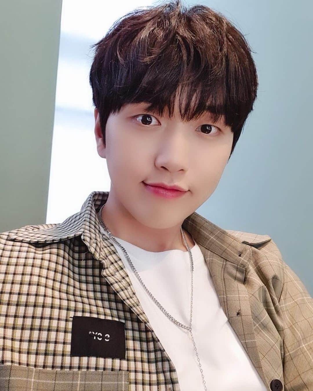 B1A4さんのインスタグラム写真 - (B1A4Instagram)「✨ 오늘 하루의 마무리는 산들과 함께!  잠시 후 12시 20분부터 JTBC2에서 방송되는 #런웨이브 에서 만나요👍  #B1A4 #산들 #SANDEUL」7月20日 23時40分 - b1a4ganatanatda