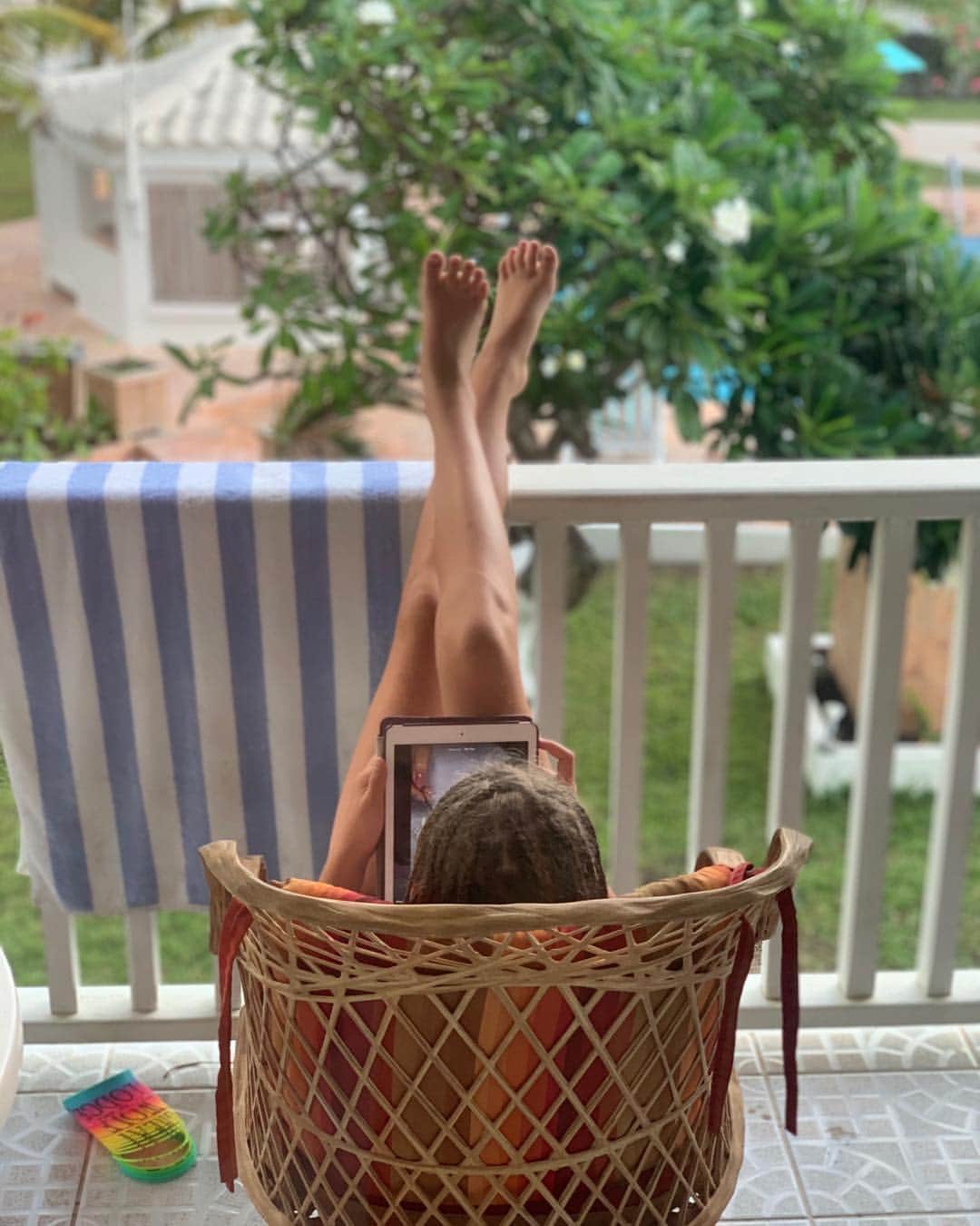 ジョシー・ビセットのインスタグラム：「Miss you guys already @sophiaadoig @tomdoig @bellababyangel_005 💕」