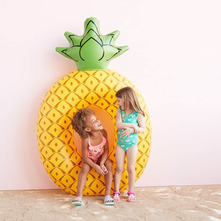 ロック&リパブリックのインスタグラム：「Squeeze every last drop of fun out of summer. Tap to shop floats and more. #Kohls」