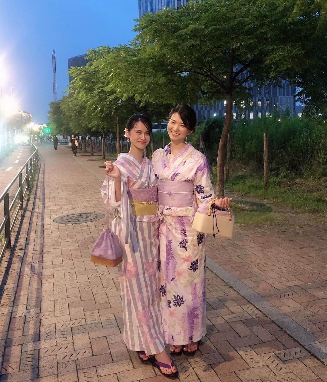 のインスタグラム：「かほと浴衣着たのは大学生ぶり😆✊🏻 #浴衣 #花火大会 #花火」