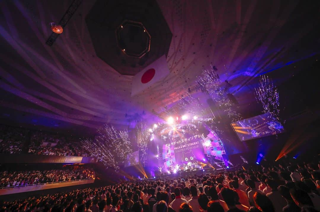 雫さんのインスタグラム写真 - (雫Instagram)「【武道館ライブ写真⑥】 遠景ショットたち 演出まじですごかったぜ  Photo by AZUSA TAKADA / Yosuke Kamiyama #かかってこいよ武道館 #ハイパークラクション #阿吽」7月20日 23時59分 - plkshizuku