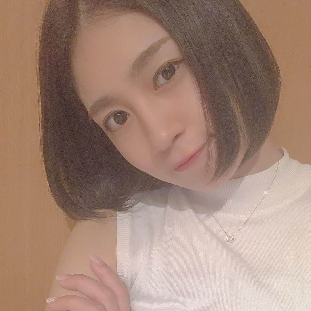 山上綾加さんのインスタグラム写真 - (山上綾加Instagram)「💇‍♀️ . . 結構切りました💇‍♀️ 7cm程‼︎ カラーとカット✨ いつもの牧さん(@reihi1018 ) 新しくオープンしたお店も 居心地良い。 なんて言っても 腕が良いからなぁ。 . . . #instagood #instafashion #写真好きな人と繋がりたい #モデル募集 #撮影依頼募集中 #ポートレート#相互フォロー #いいね返し #いいねした人で気になった人フォロー#写真#カラー#カット#美容室#サロン」7月21日 0時02分 - ayakayamagami